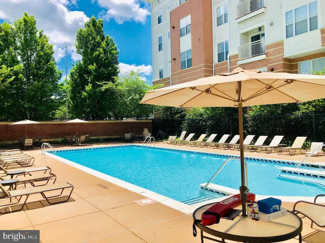 $2,080 | 2791 Centerboro Drive, Unit 284, Vienna, VA 22181