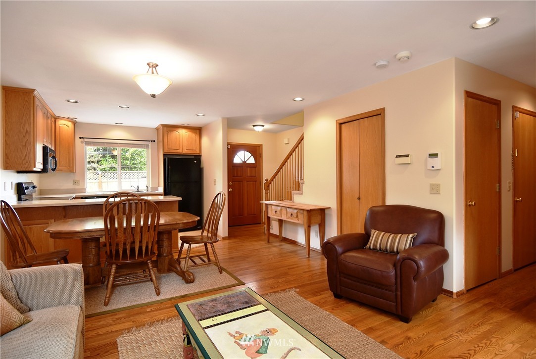7803 196th Street Southwest, Unit B Edmonds, WA 98026 - Photo 2 of 16 Gallery Image 2