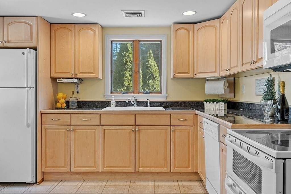 99 Ayer Road Harvard, MA 01451 - Photo 9 of 30 Gallery Image 9