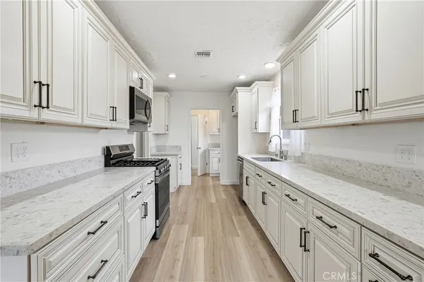 $4,400 | 15853 Romar Street, North Hills, CA 91343