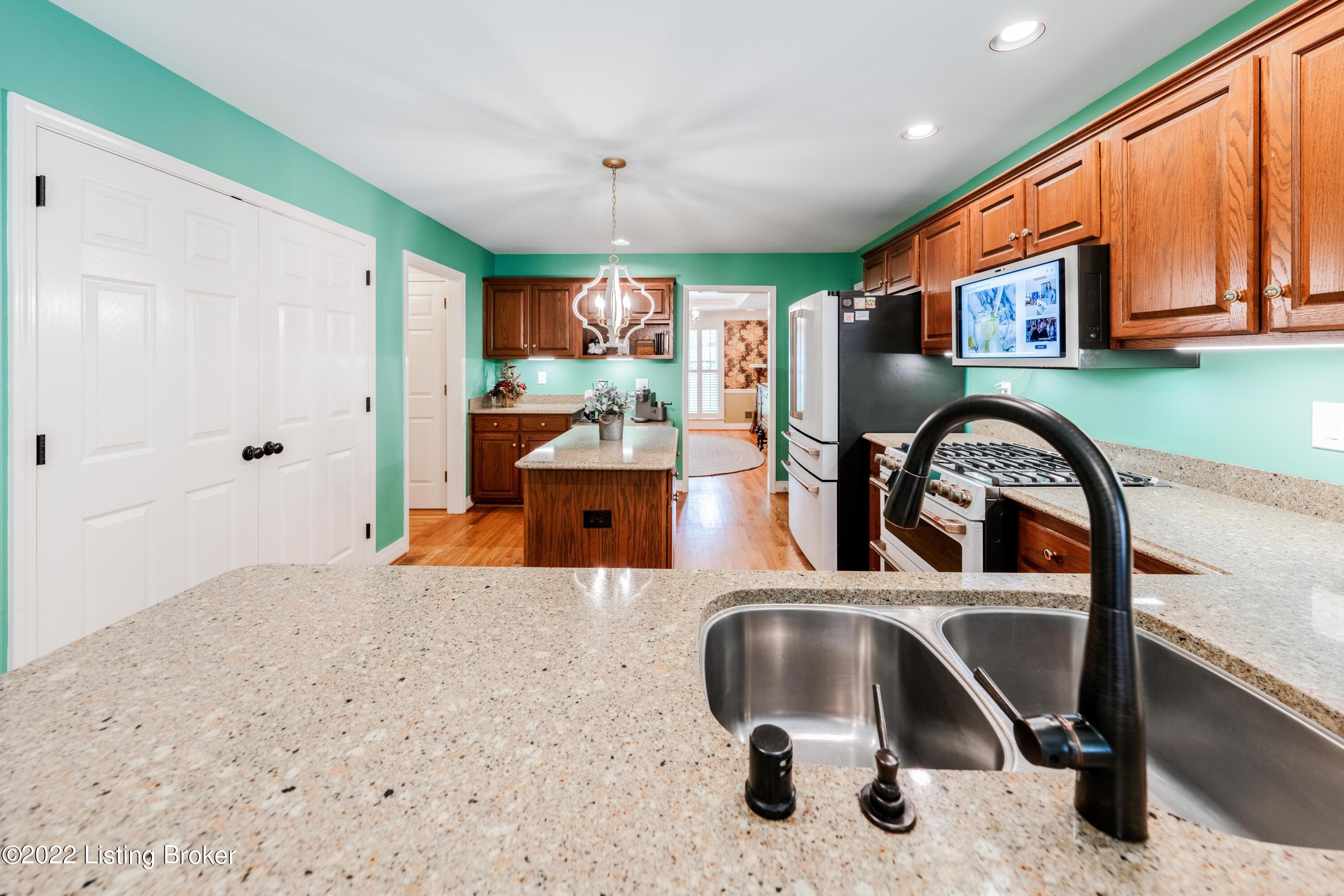 3302 Gatecreek Road Louisville, KY 40272 - Photo 13 of 66 3302 Gate Creek Rd-10