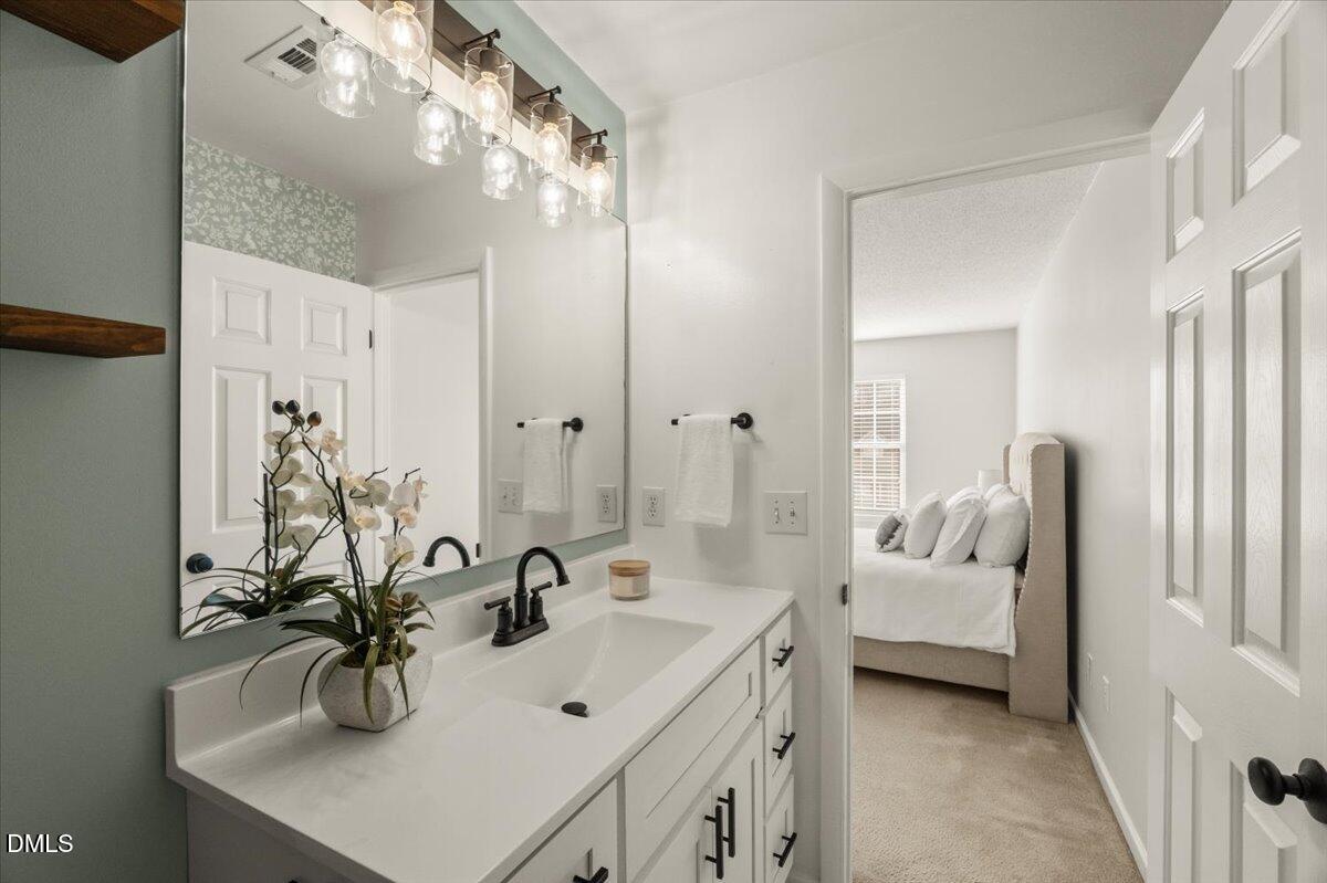 5534 Golden Moss Trail Raleigh, NC 27613 - Photo 12 of 19 33-P1311607