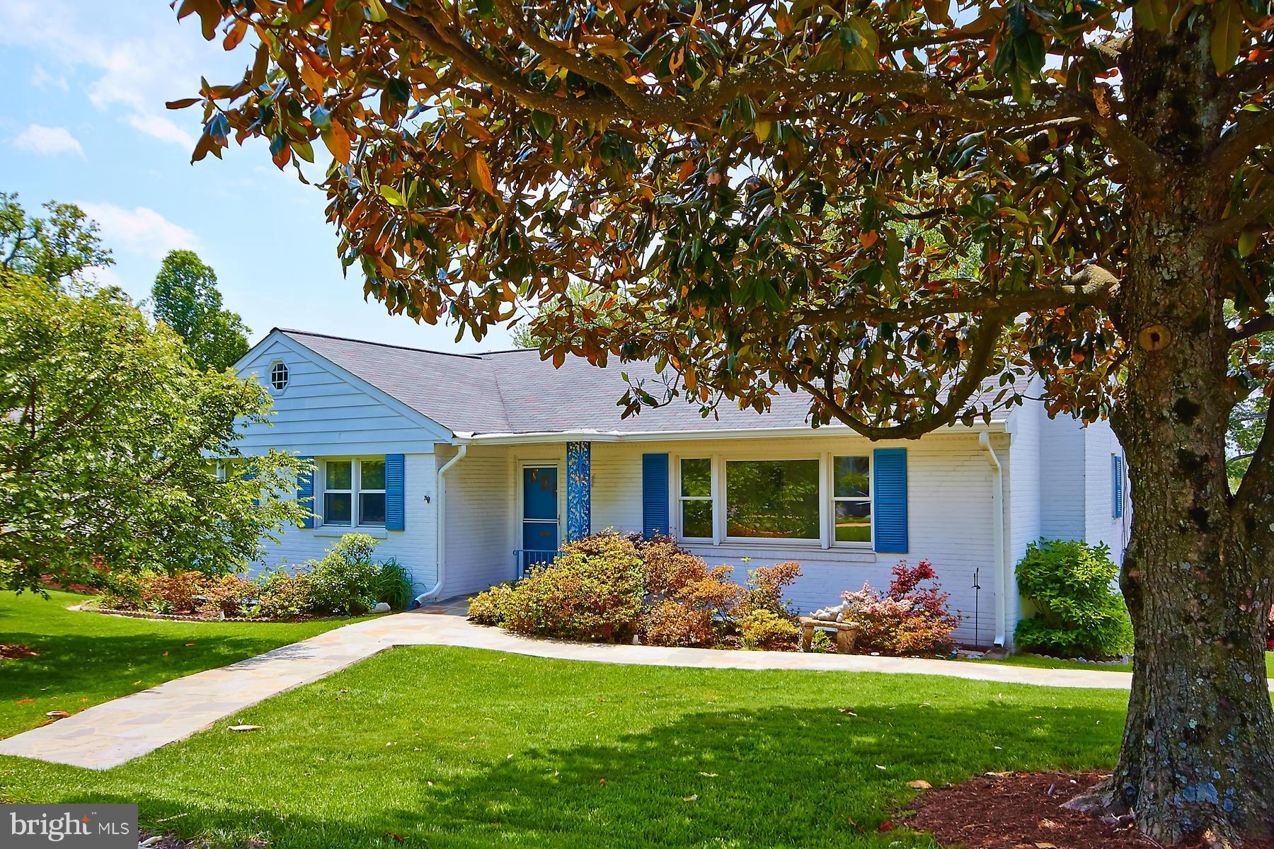 3224 North Glebe Road Arlington, VA 22207 - Photo 1 of 30 Exterior (Front)