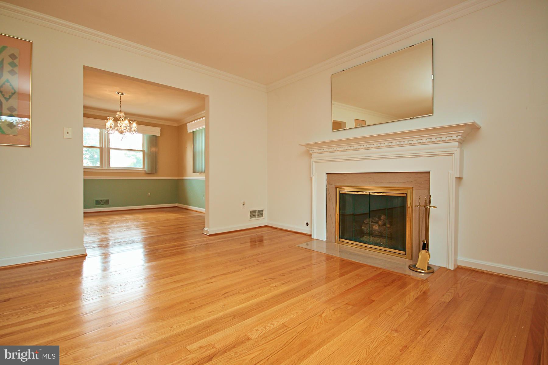 3224 North Glebe Road Arlington, VA 22207 - Photo 5 of 30 Living Room