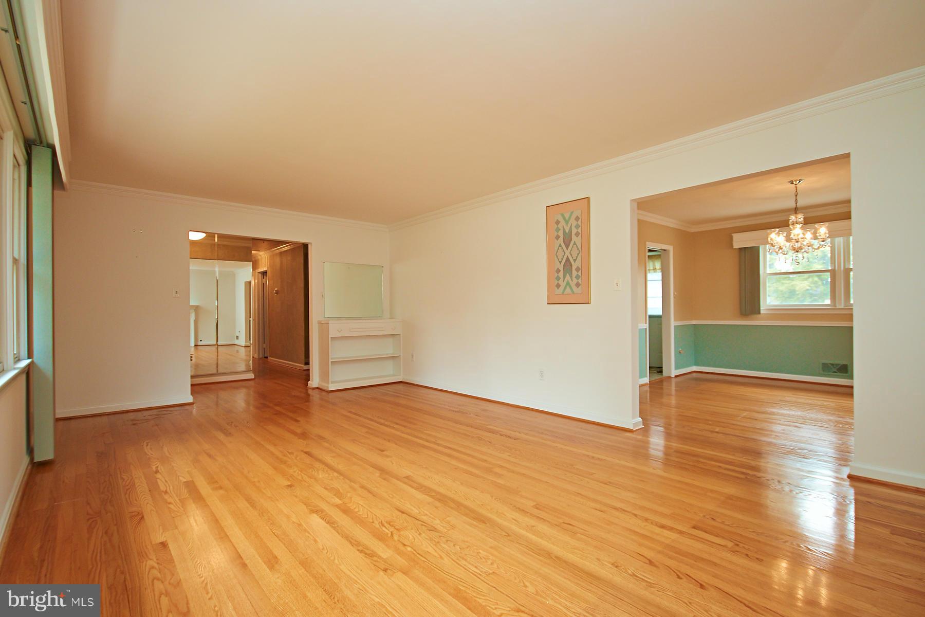 3224 North Glebe Road Arlington, VA 22207 - Photo 7 of 30 Living Room