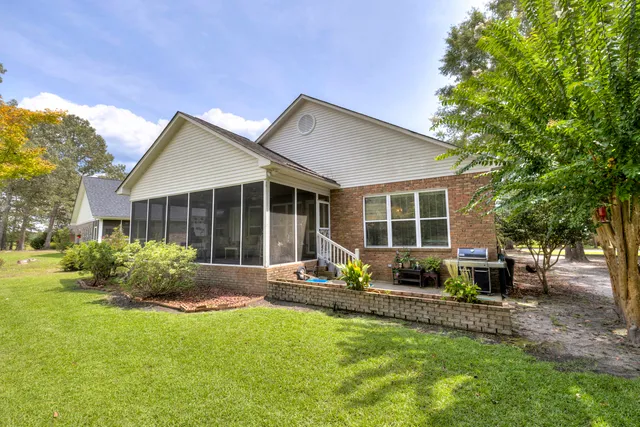 $329,000 | 824 Bentwood Circle, Manning, SC 29102