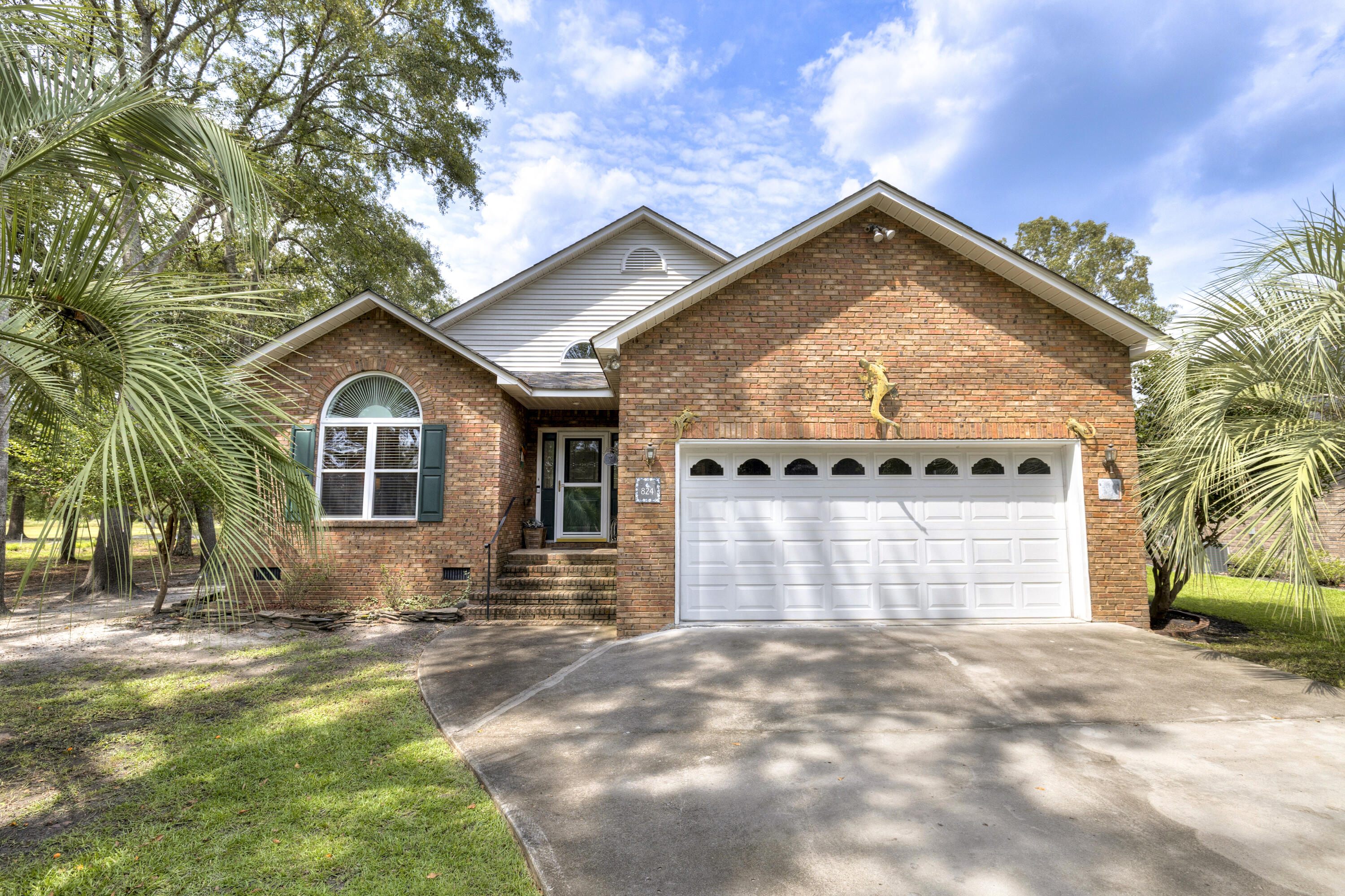 824 Bentwood Circle Manning, SC 29102 - Photo 8 of 55 FRONT OF HOME