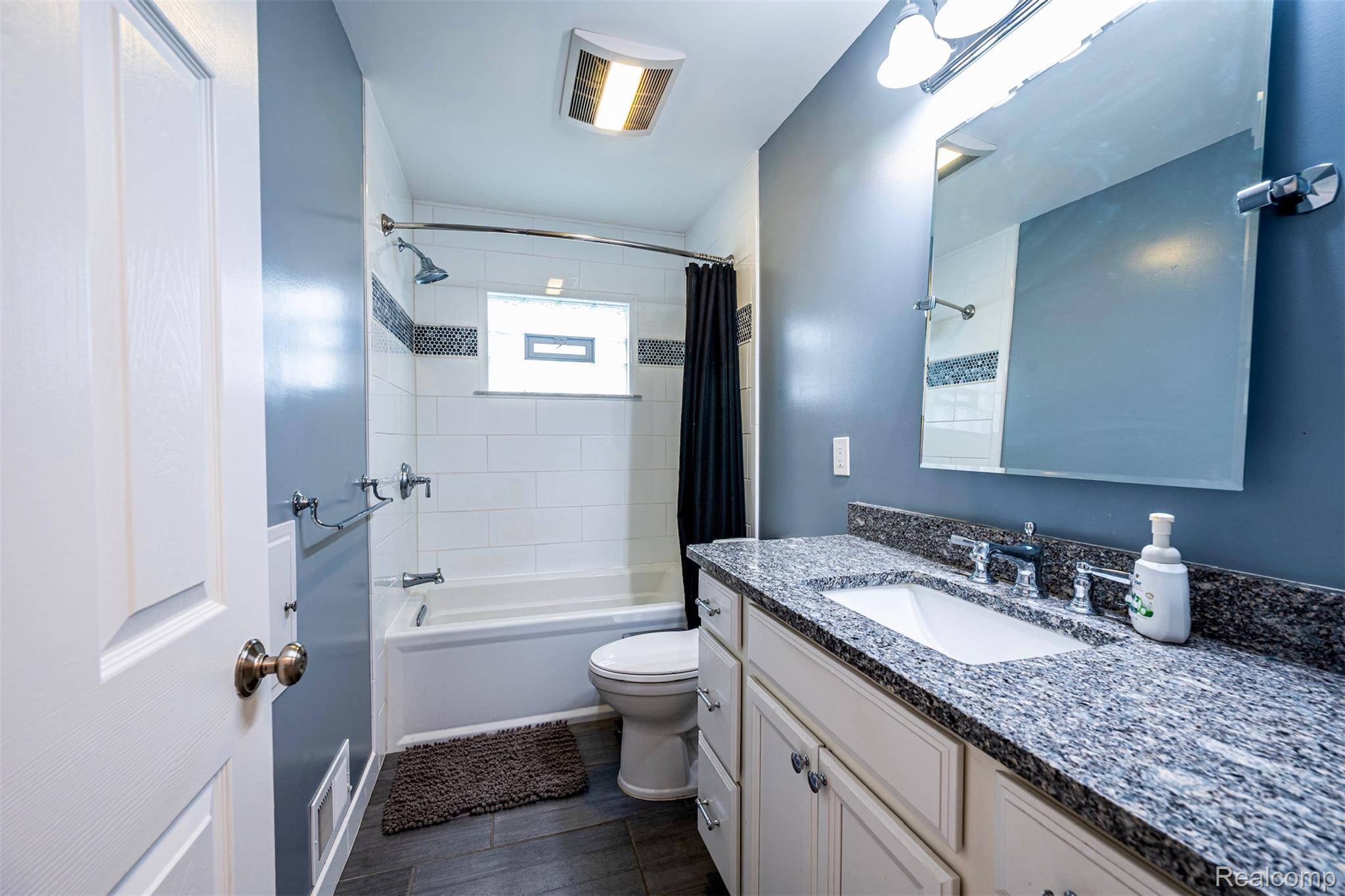 3317 Normandy Road Royal Oak, MI 48073 - Photo 8 of 14 Full Bathroom