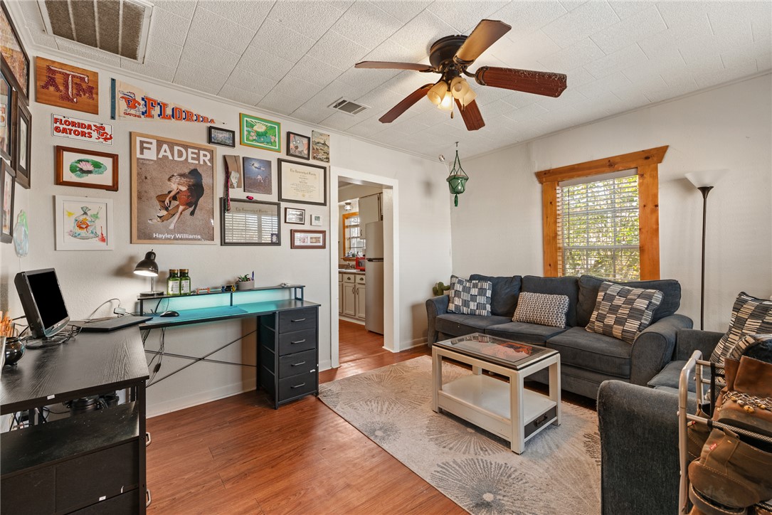 1014 Suncrest Street Bryan, TX 77803 - Photo 4 of 20