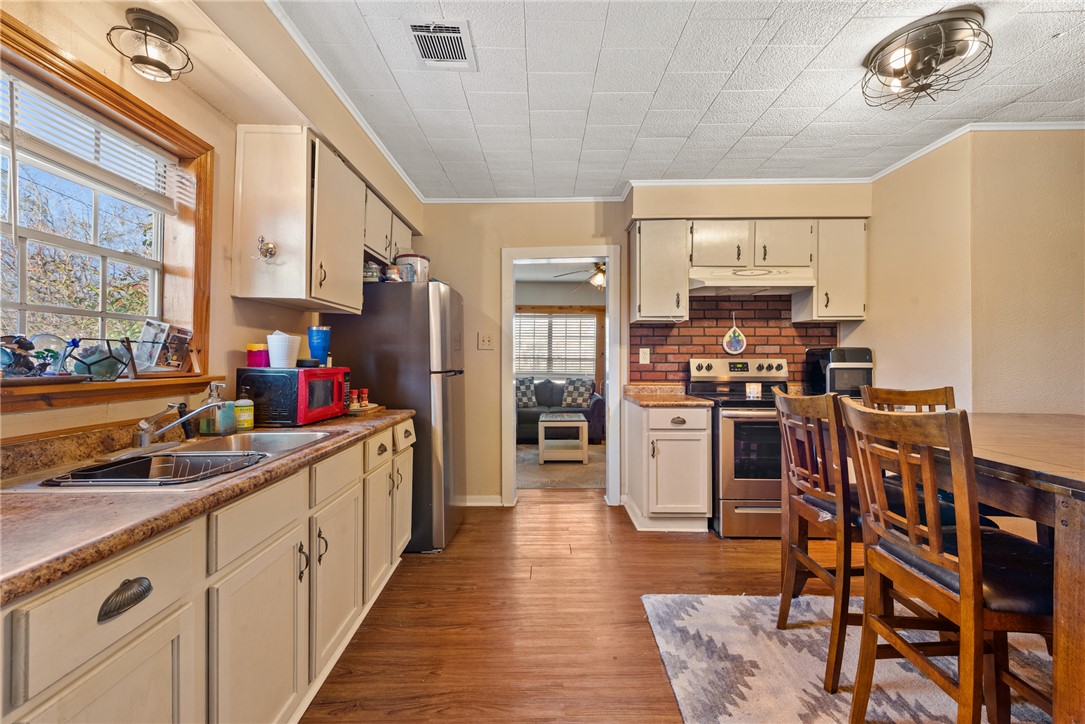 1014 Suncrest Street Bryan, TX 77803 - Photo 7 of 20