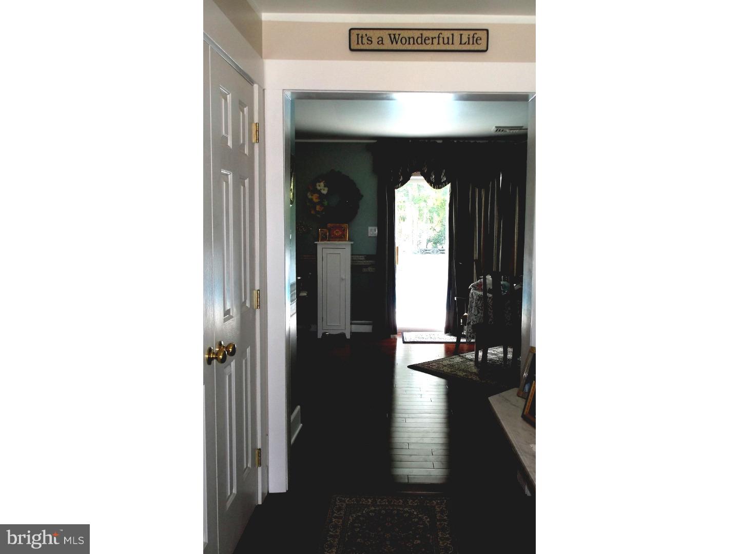 141 Oberlin Road Pennsville, NJ 08070 - Photo 5 of 25 Foyer