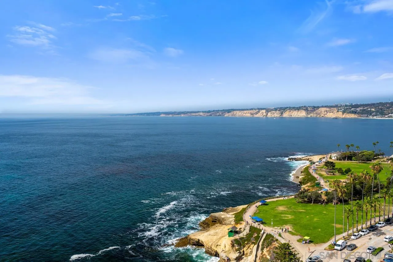 939 Coast Boulevard, Unit 20C La Jolla, CA 92037 - Photo 3 of 25 a view of a lake