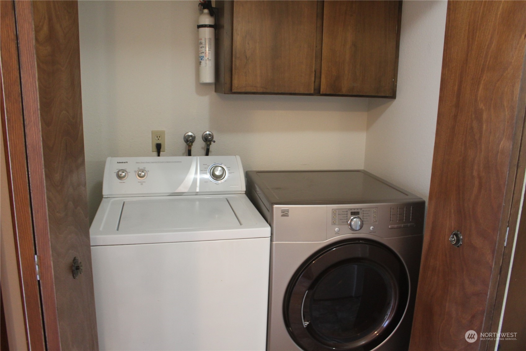 1729 Madison Street Everett, WA 98203 - Photo 15 of 32 a utility room with dryer and washer