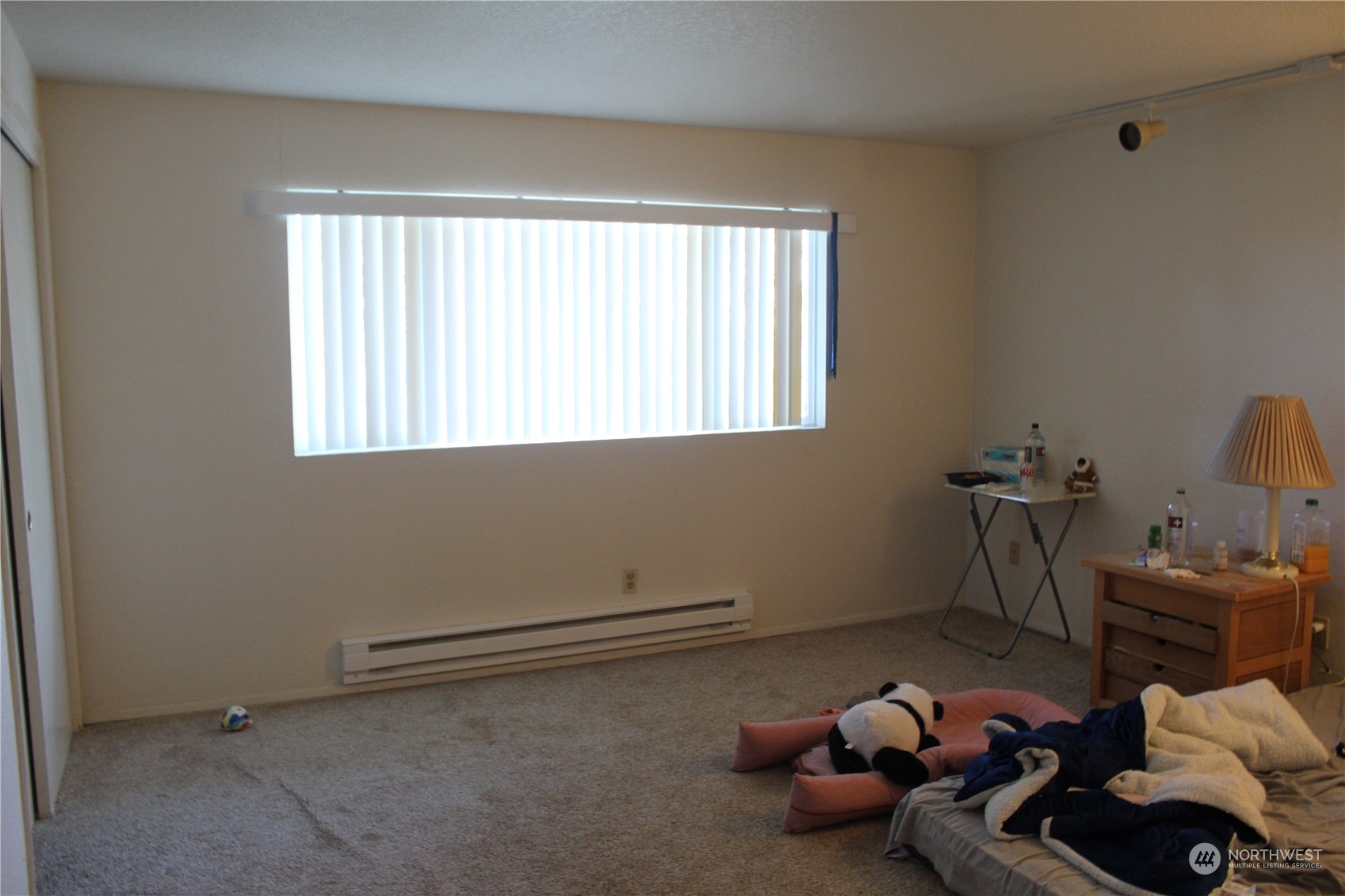 1729 Madison Street Everett, WA 98203 - Photo 22 of 32 a room with furniture and a window