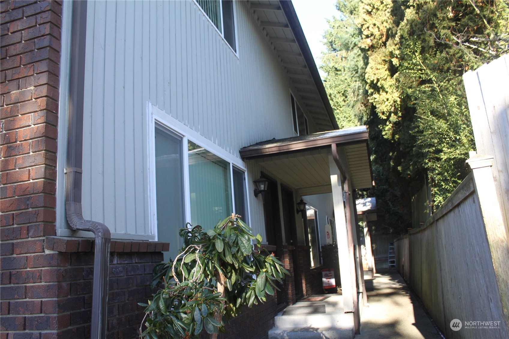 1729 Madison Street Everett, WA 98203 - Photo 3 of 32 a front view of a house