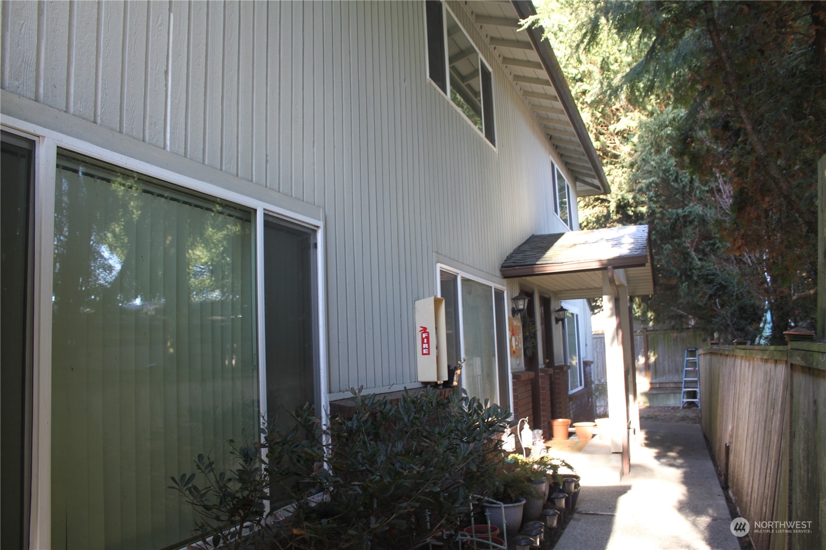 1729 Madison Street Everett, WA 98203 - Photo 6 of 32 a front view of a house with a yard