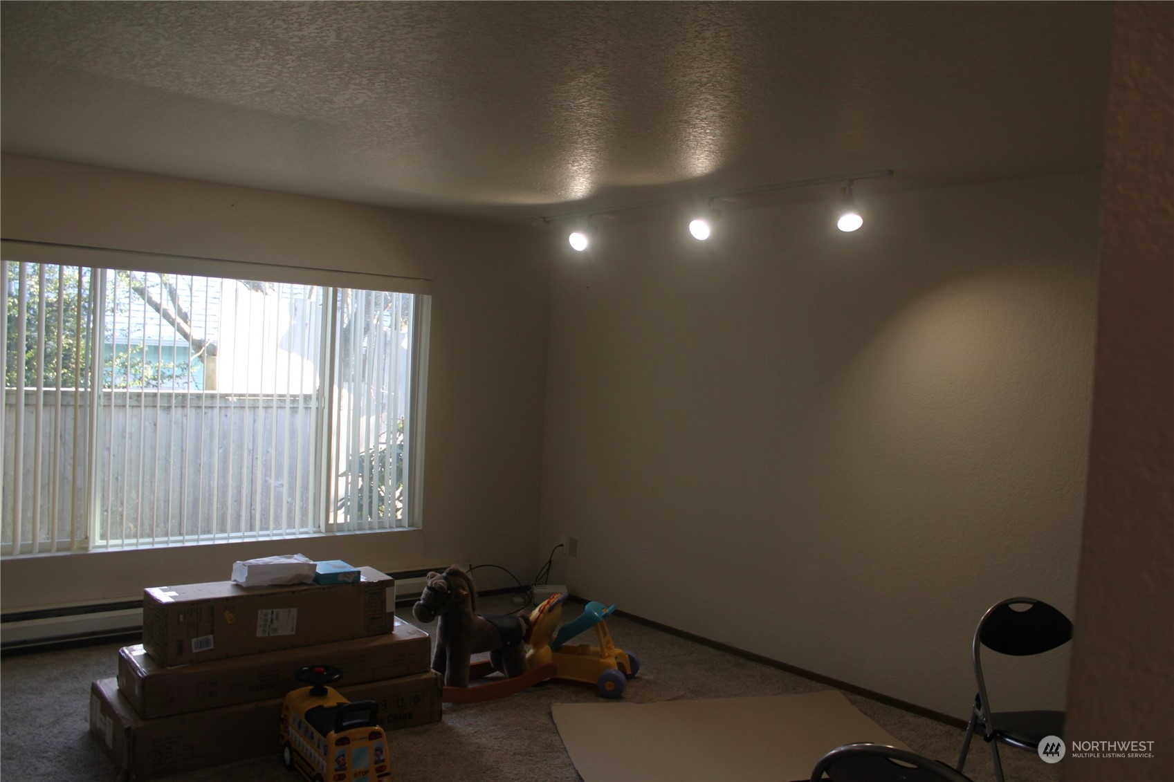 1729 Madison Street Everett, WA 98203 - Photo 9 of 32 a room with furniture and a window