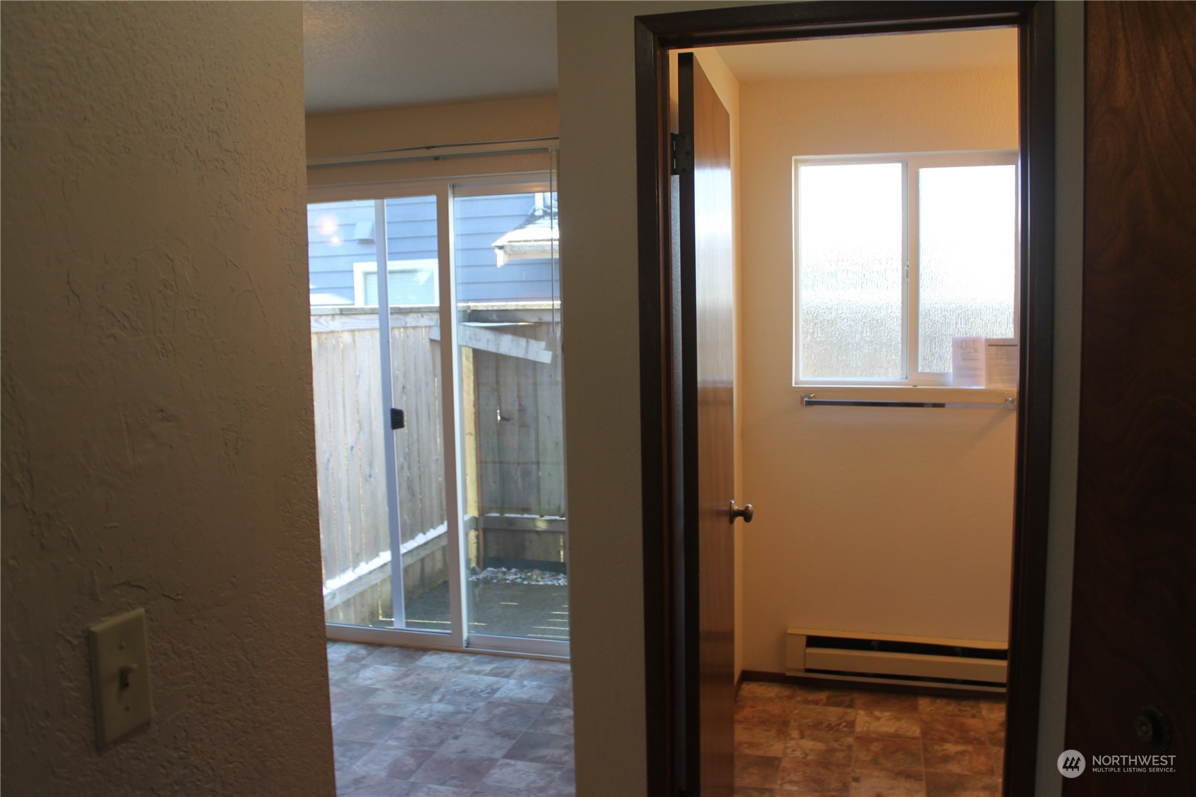 1729 Madison Street Everett, WA 98203 - Photo 10 of 32 image of a room that has a window in it