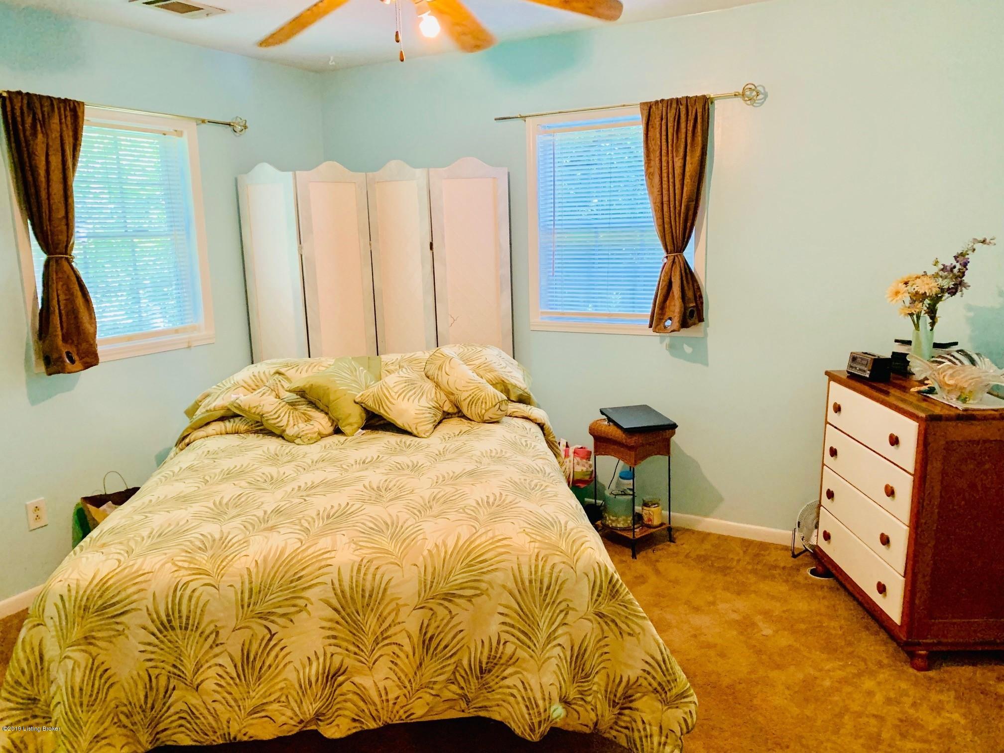 10401 Barricks Road Louisville, KY 40229 - Photo 13 of 19 16