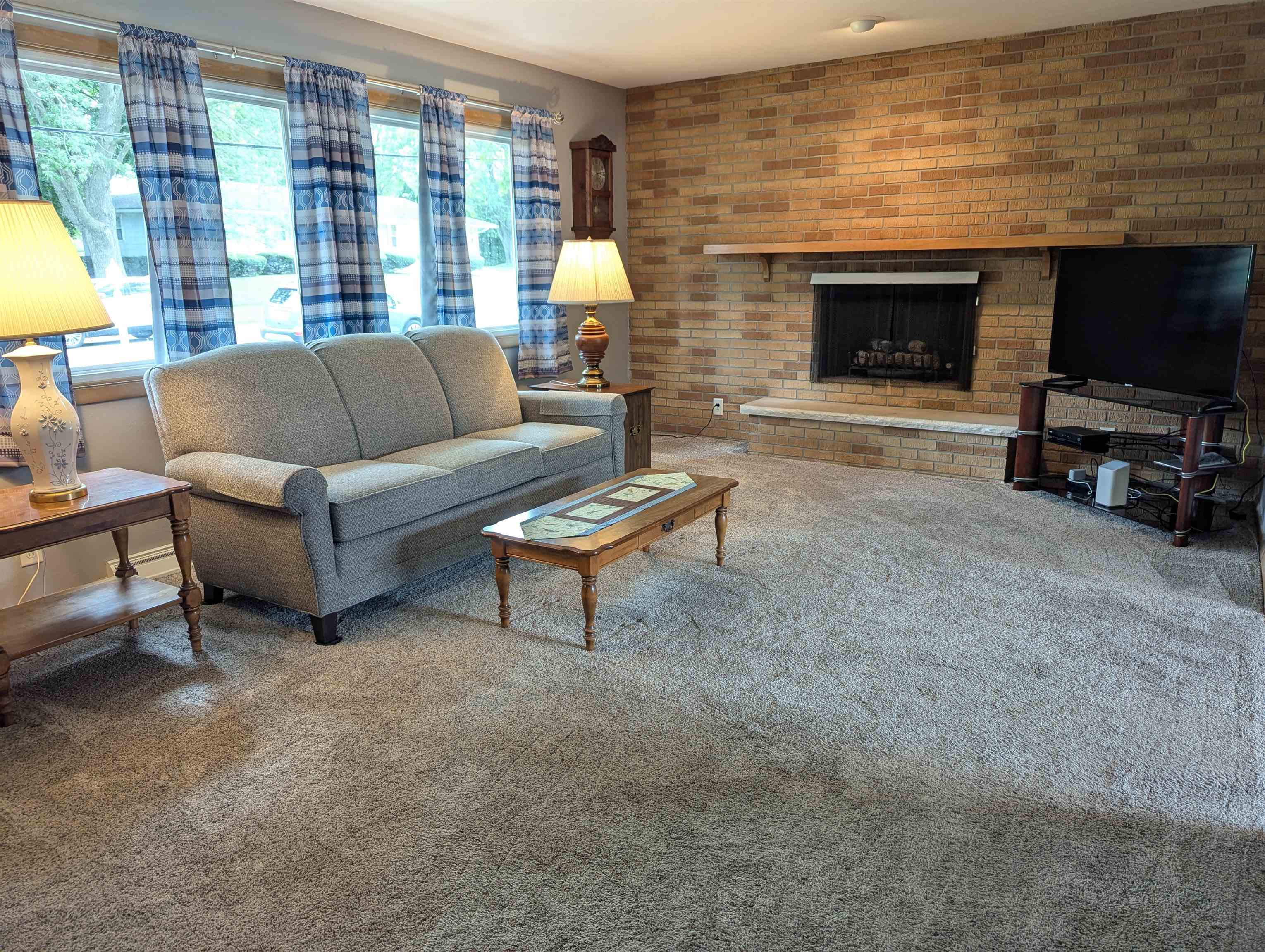 1636 North Ridge Drive Freeport, IL 61032 - Photo 3 of 27 Gallery Image 3