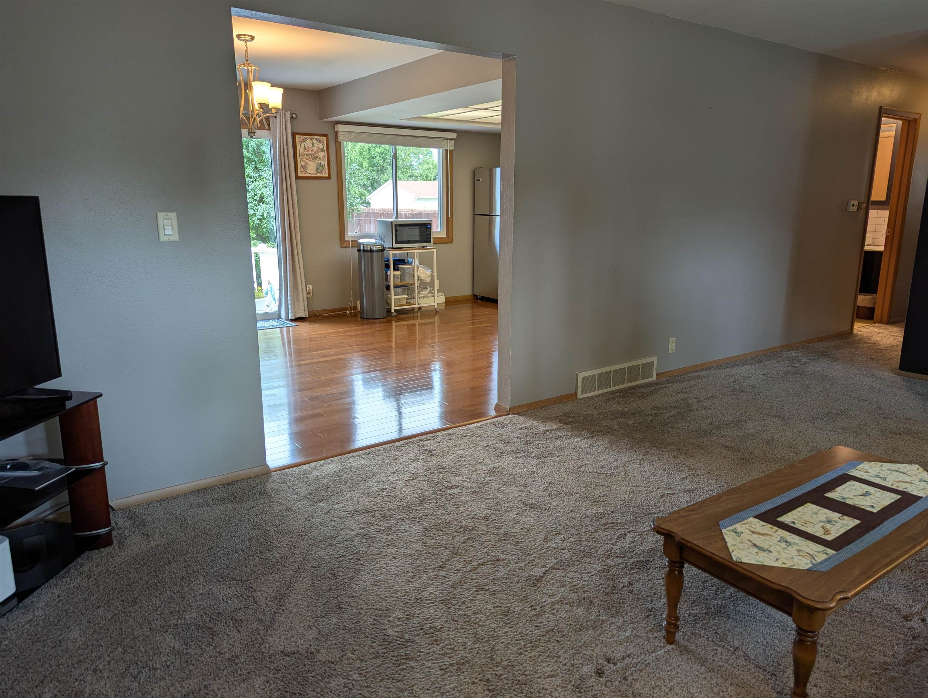 1636 North Ridge Drive Freeport, IL 61032 - Photo 4 of 27 Gallery Image 4