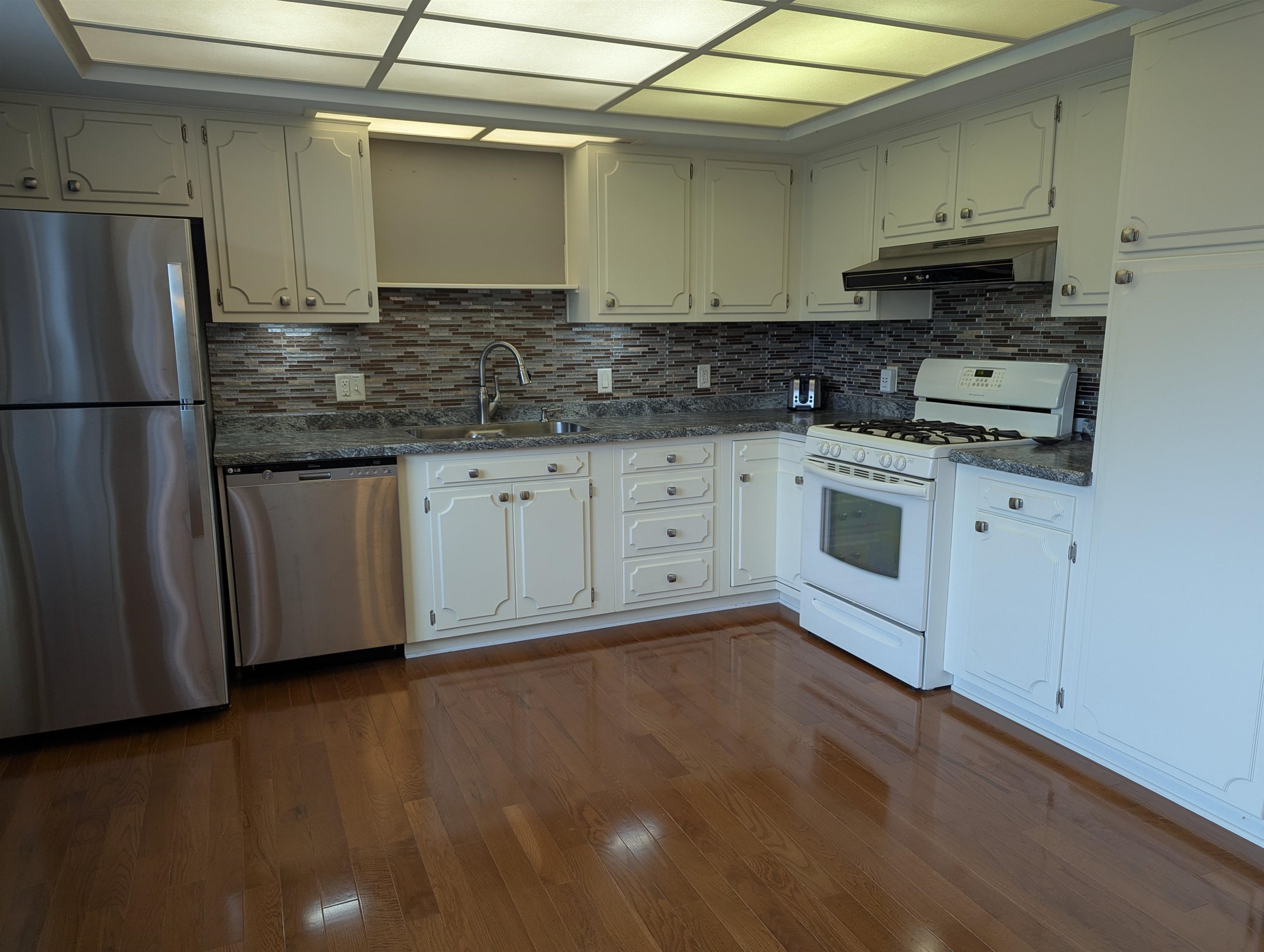 1636 North Ridge Drive Freeport, IL 61032 - Photo 7 of 27 Gallery Image 7