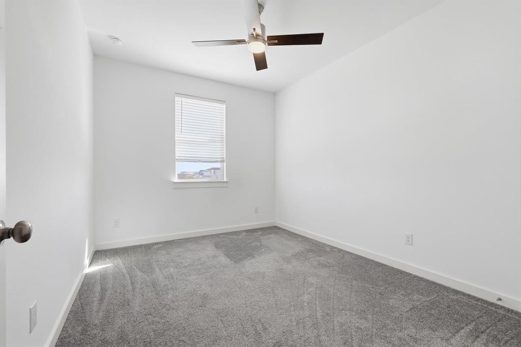 531 Cobblestone Lane Irving, TX 75039 - Photo 27 of 39 an empty room with windows and fan