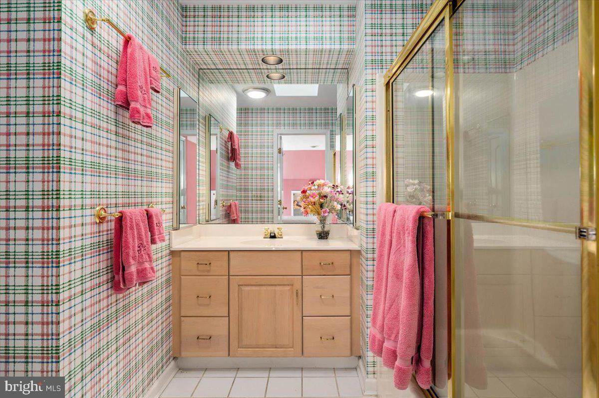 1102 Riverside Drive Salisbury, MD 21801 - Photo 84 of 112 Private Bath w/ Skylight