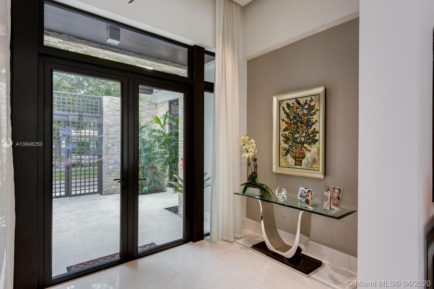 810 Jeronimo Drive Coral Gables, FL 33146 - Photo 32 of 32 a view of an entryway with table and chair