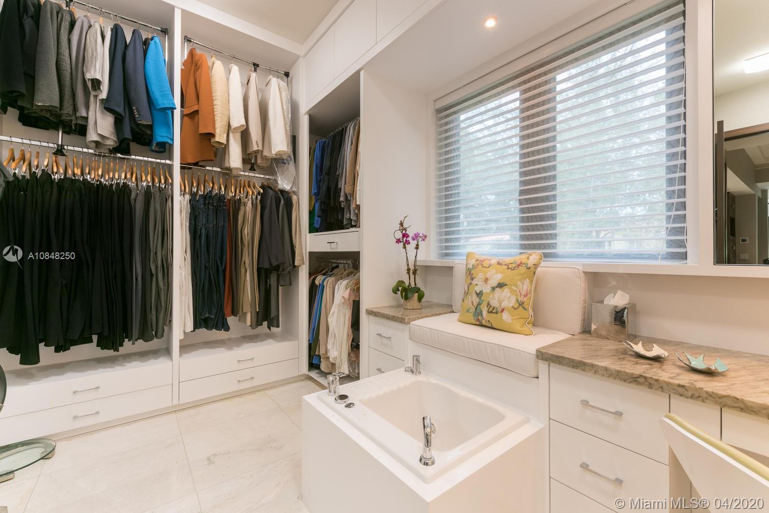 810 Jeronimo Drive Coral Gables, FL 33146 - Photo 10 of 32 a bathroom with a tub sink and a mirror
