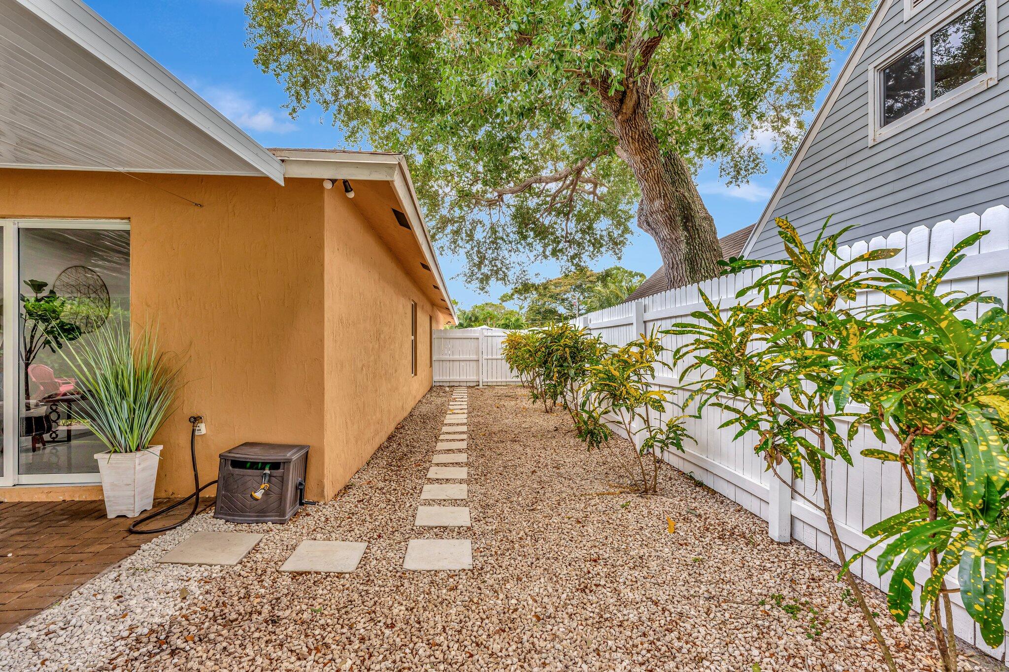 4901 Lincoln Road Delray Beach, FL 33445 - Photo 40 of 56 54-web-or-mls-DSC02663