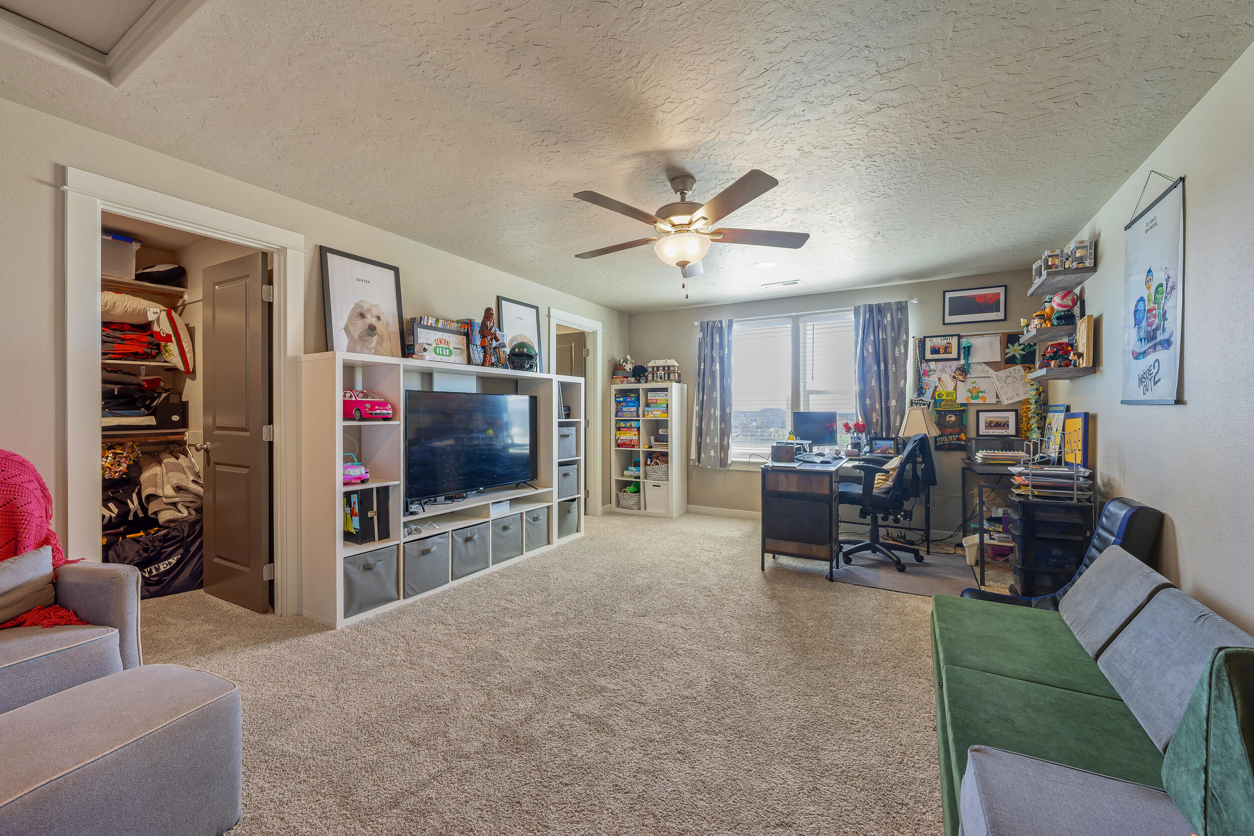 3370 Northwest 15th Street Redmond, OR 97756 - Photo 10 of 27 a living room with furniture and a flat screen tv