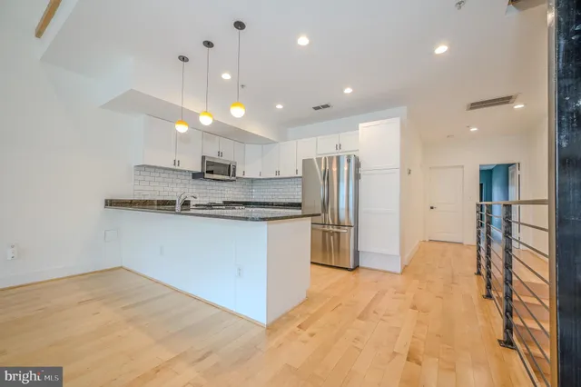 $5,200 | 1328 Maryland Avenue Northeast, Unit 3, Washington, DC 20002