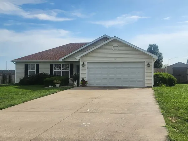 $237,000 | 1511 Hawkeye Court, Carterville, IL 62918