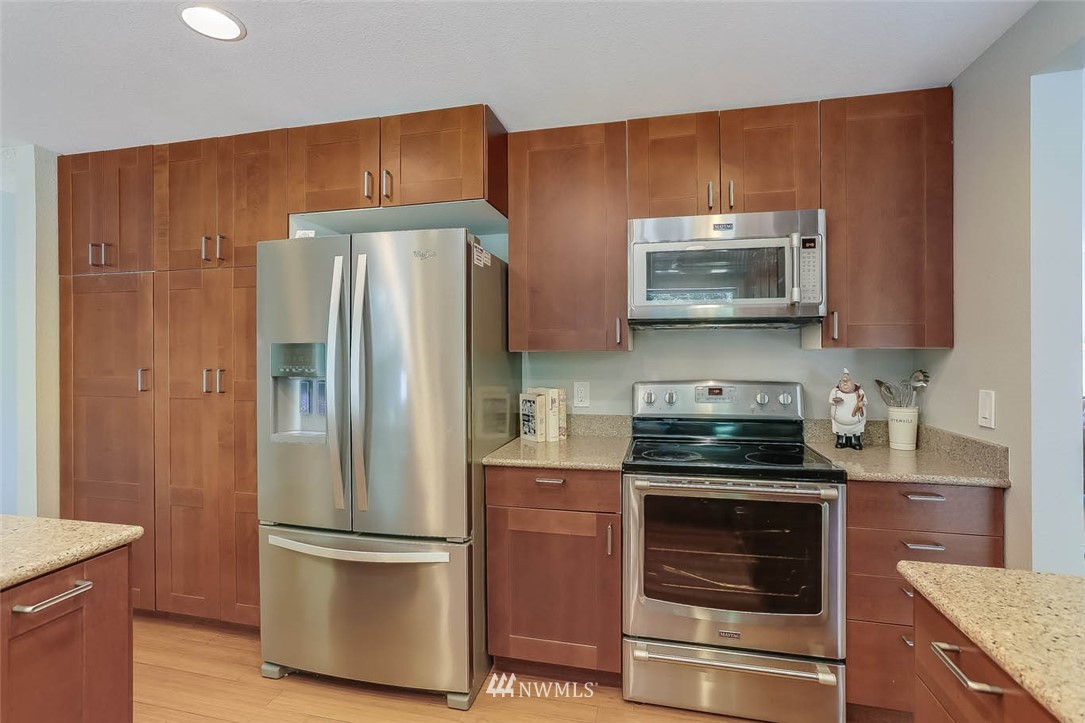 17400 156th Place Southeast Renton, WA 98058 - Photo 8 of 29 Gallery Image 8