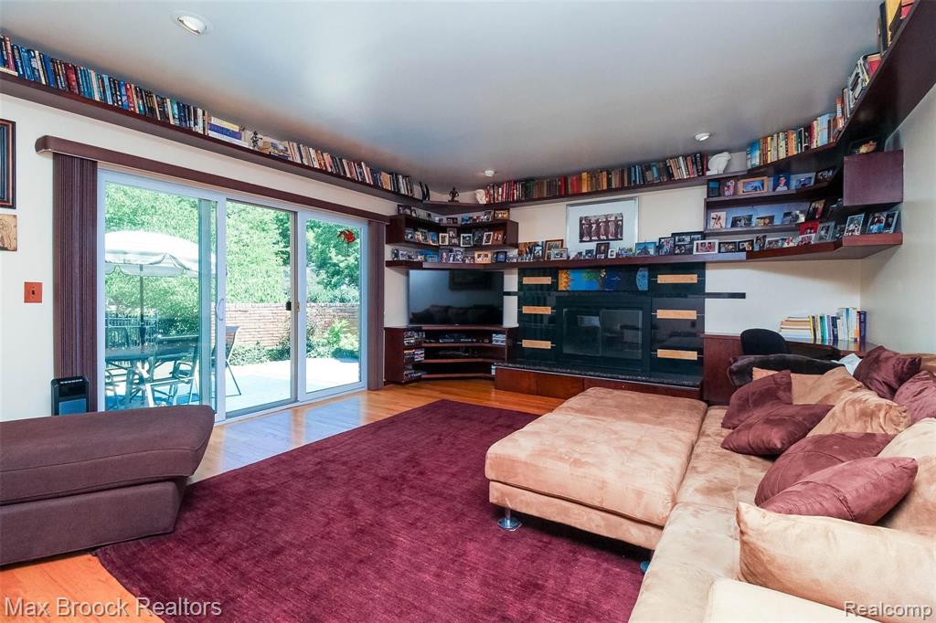 35216 Old Timber Road Farmington Hills, MI 48331 - Photo 12 of 32