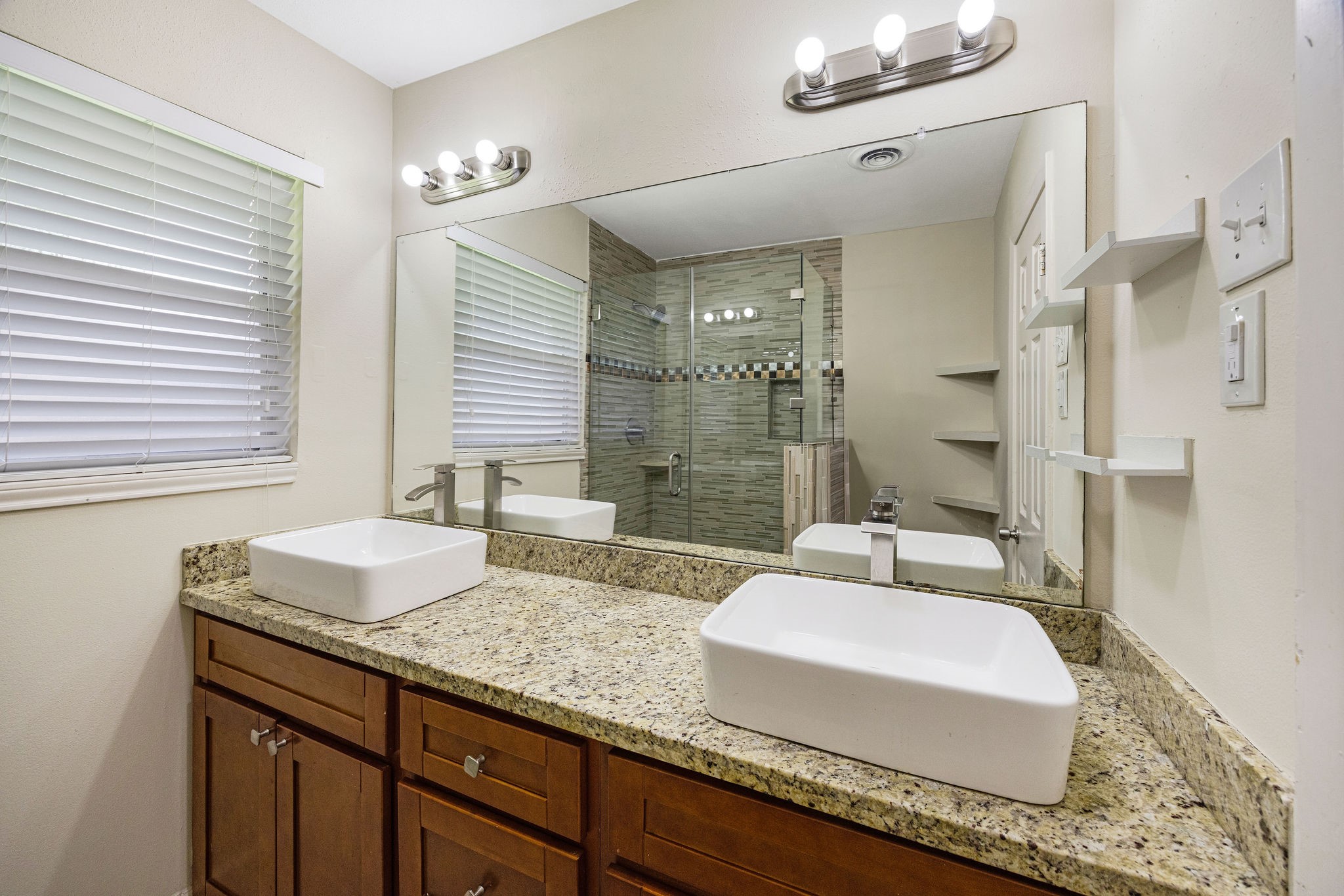 5554 Beechnut Street Houston, TX 77096 - Photo 9 of 21
