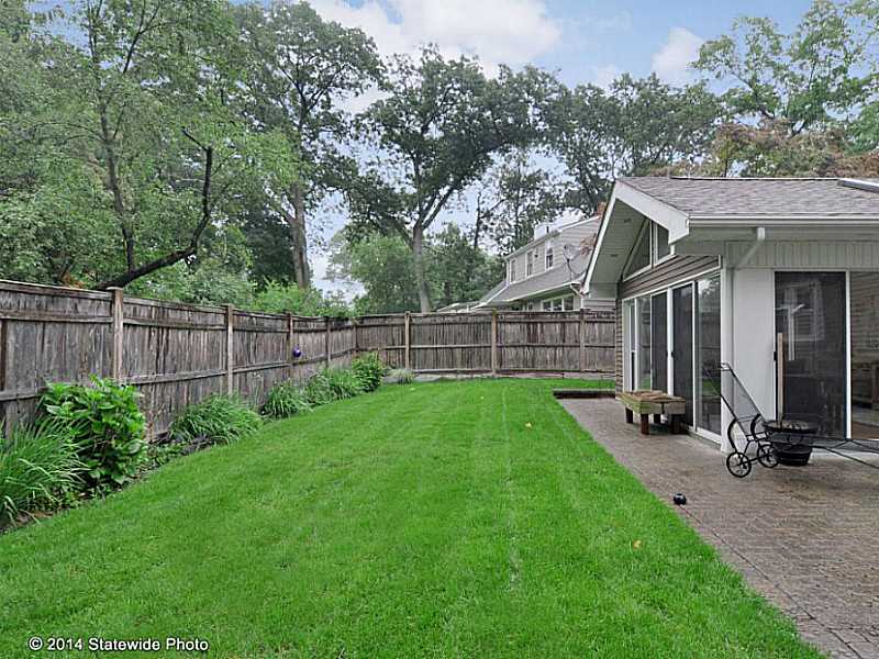 18 Haliburton Road East Providence, RI 02916 - Photo 4 of 25 Yard/Garden.