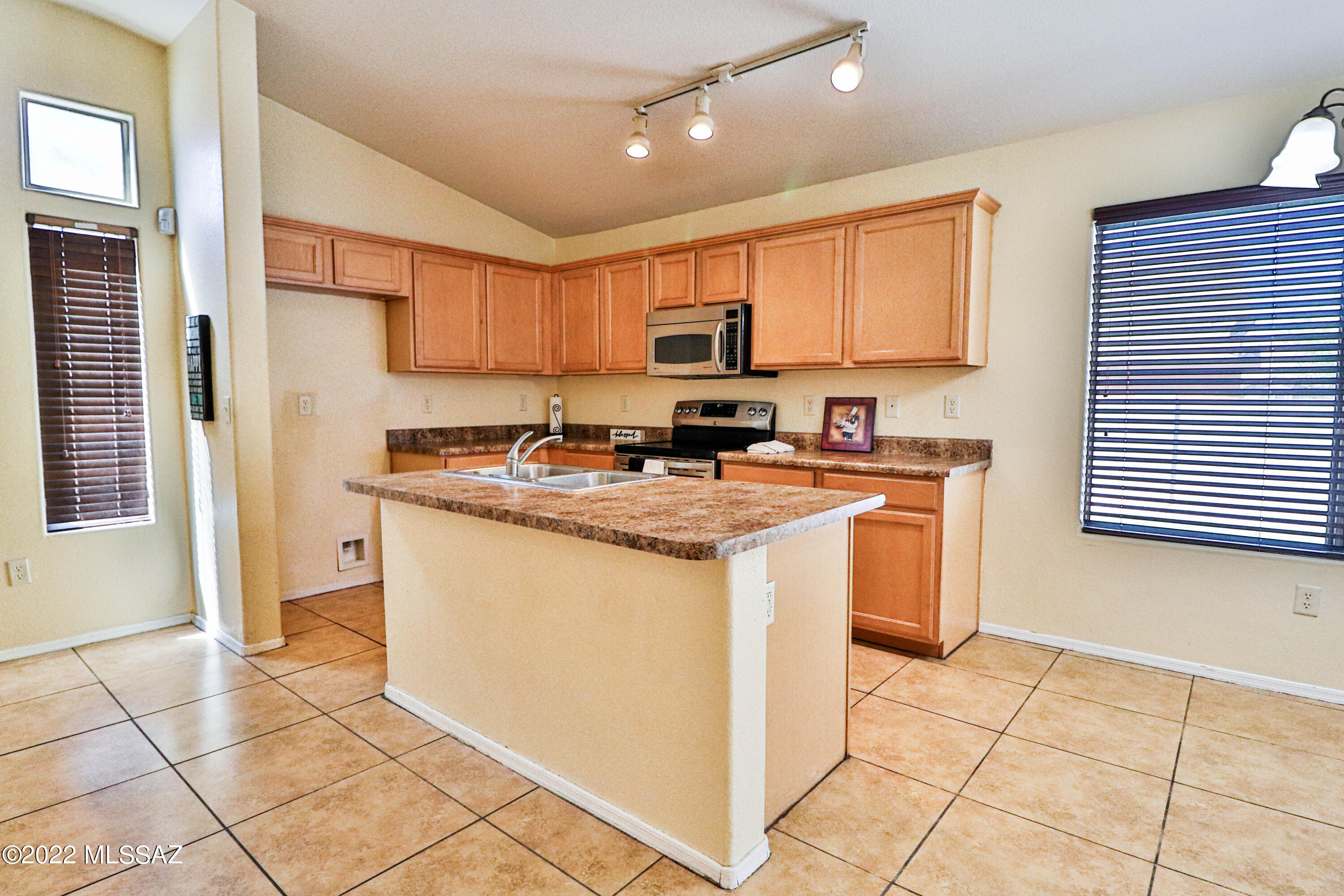 5964 South Avenida Ribero Tucson, AZ 85706 - Photo 6 of 28