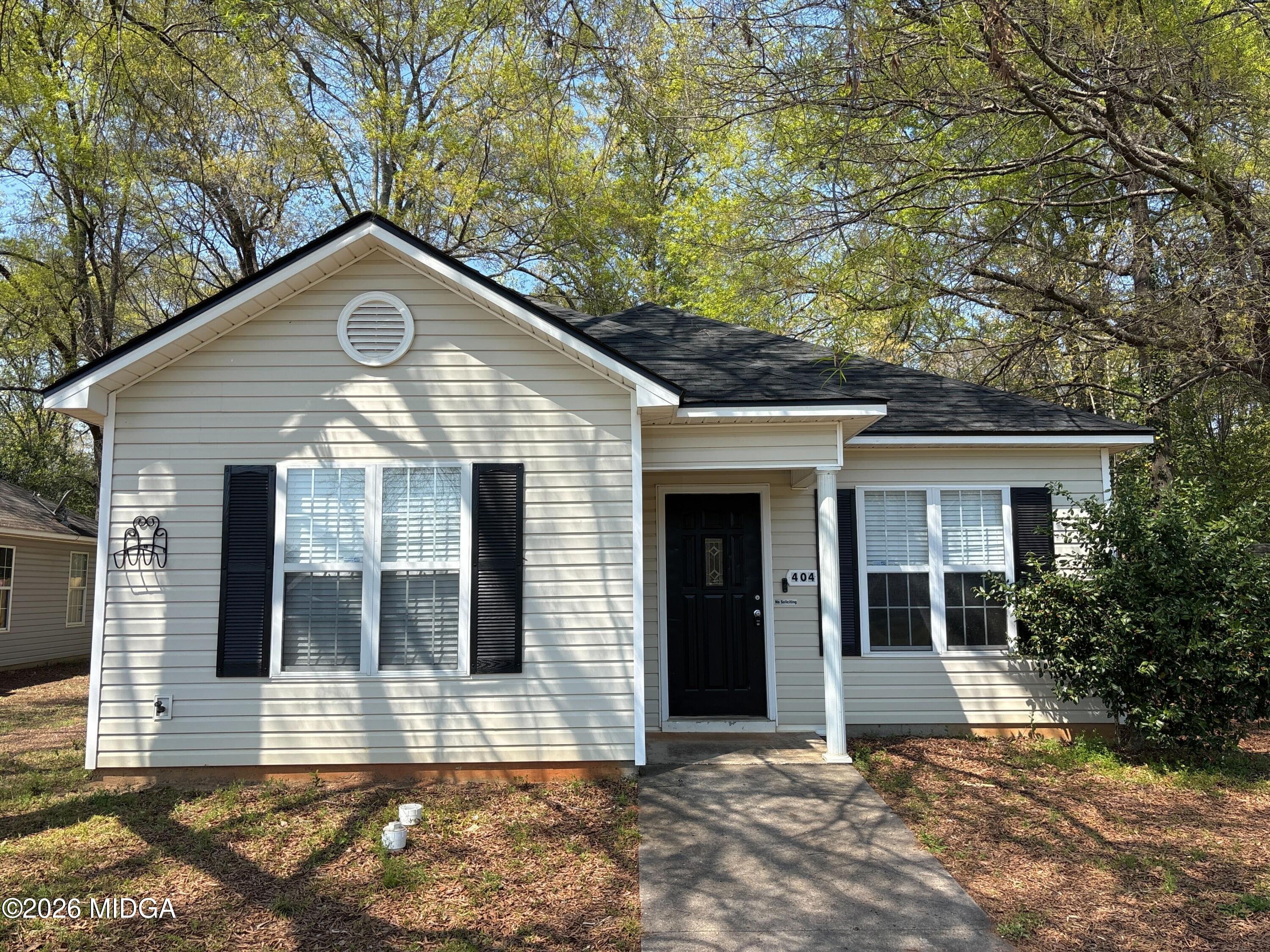 404 Dunmurry Place Warner Robins, GA 31093 - Photo 1 of 18 a front view of a house with a yard and porch
