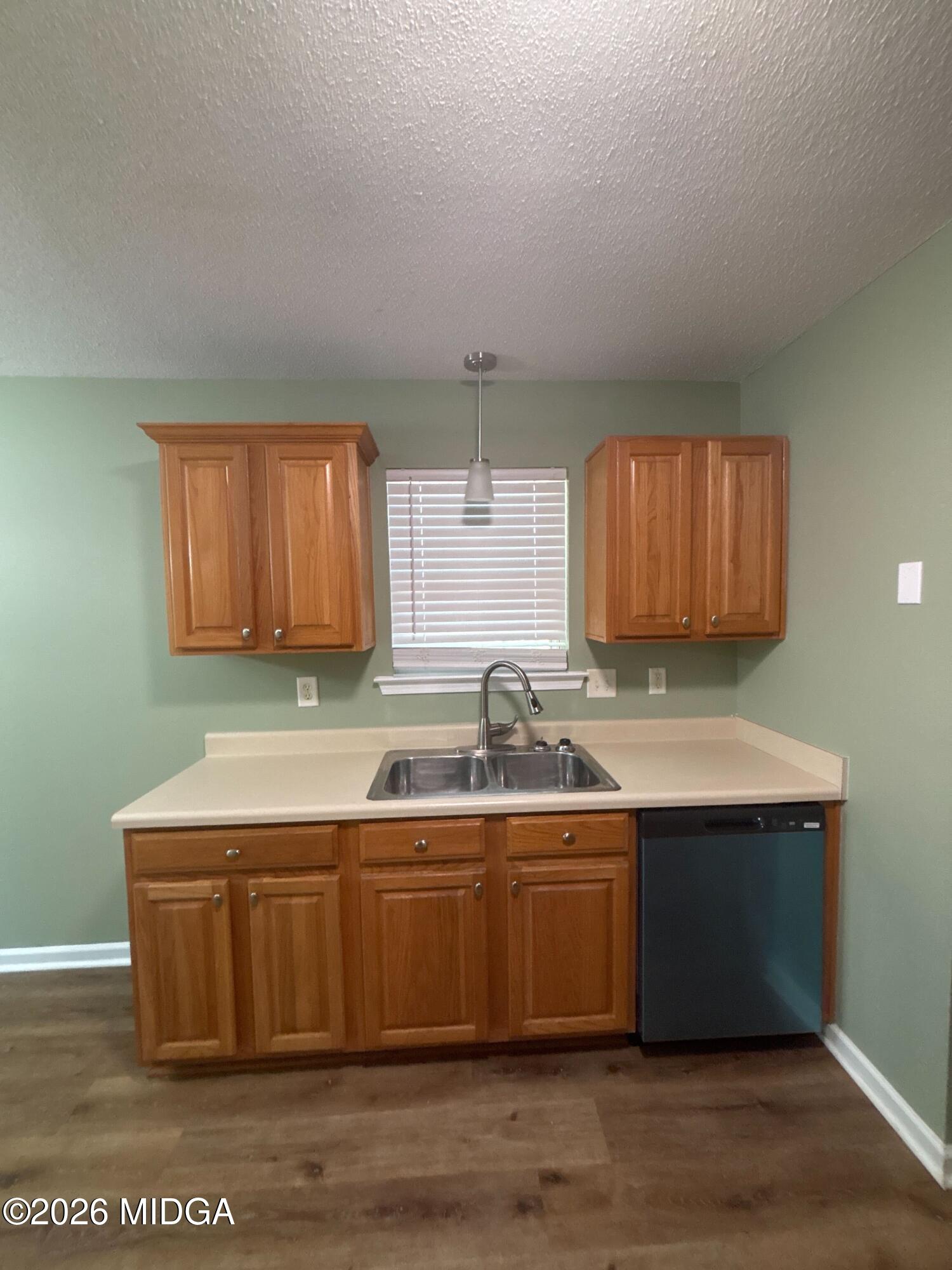 404 Dunmurry Place Warner Robins, GA 31093 - Photo 5 of 18 a room with a sink and cabinets