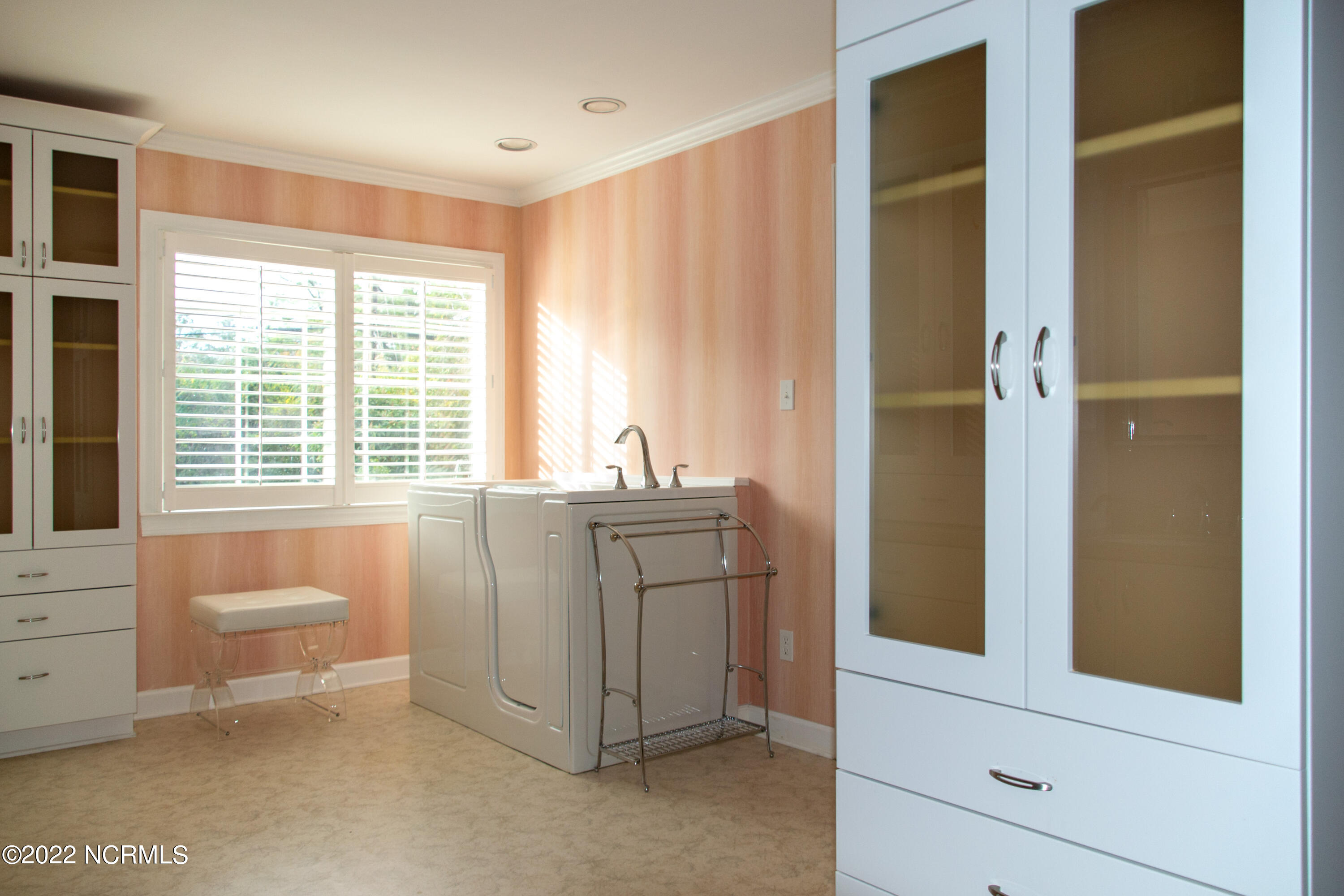 2416 Tram Road New Bern, NC 28562 - Photo 25 of 30 Primary Bath_1067