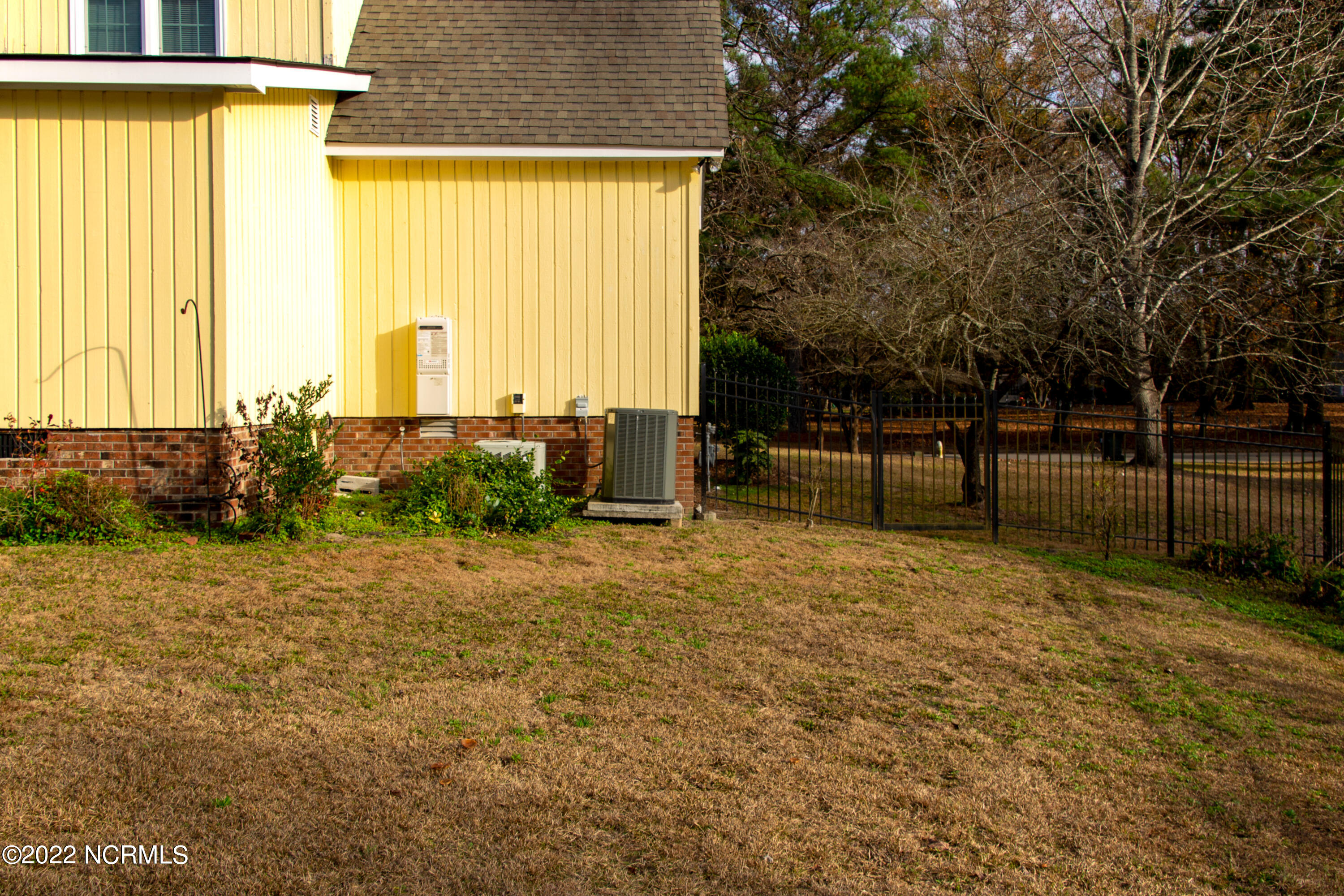 2416 Tram Road New Bern, NC 28562 - Photo 6 of 30 Backyard_1035
