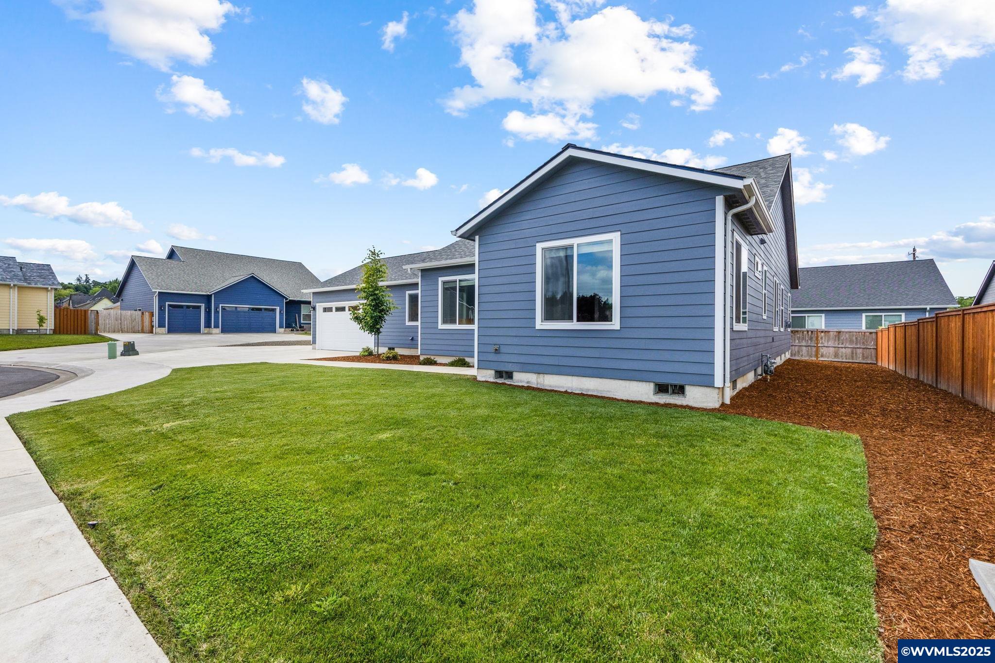 1412 Northwest Ellis Avenue Albany, OR 97321 - Photo 3 of 31