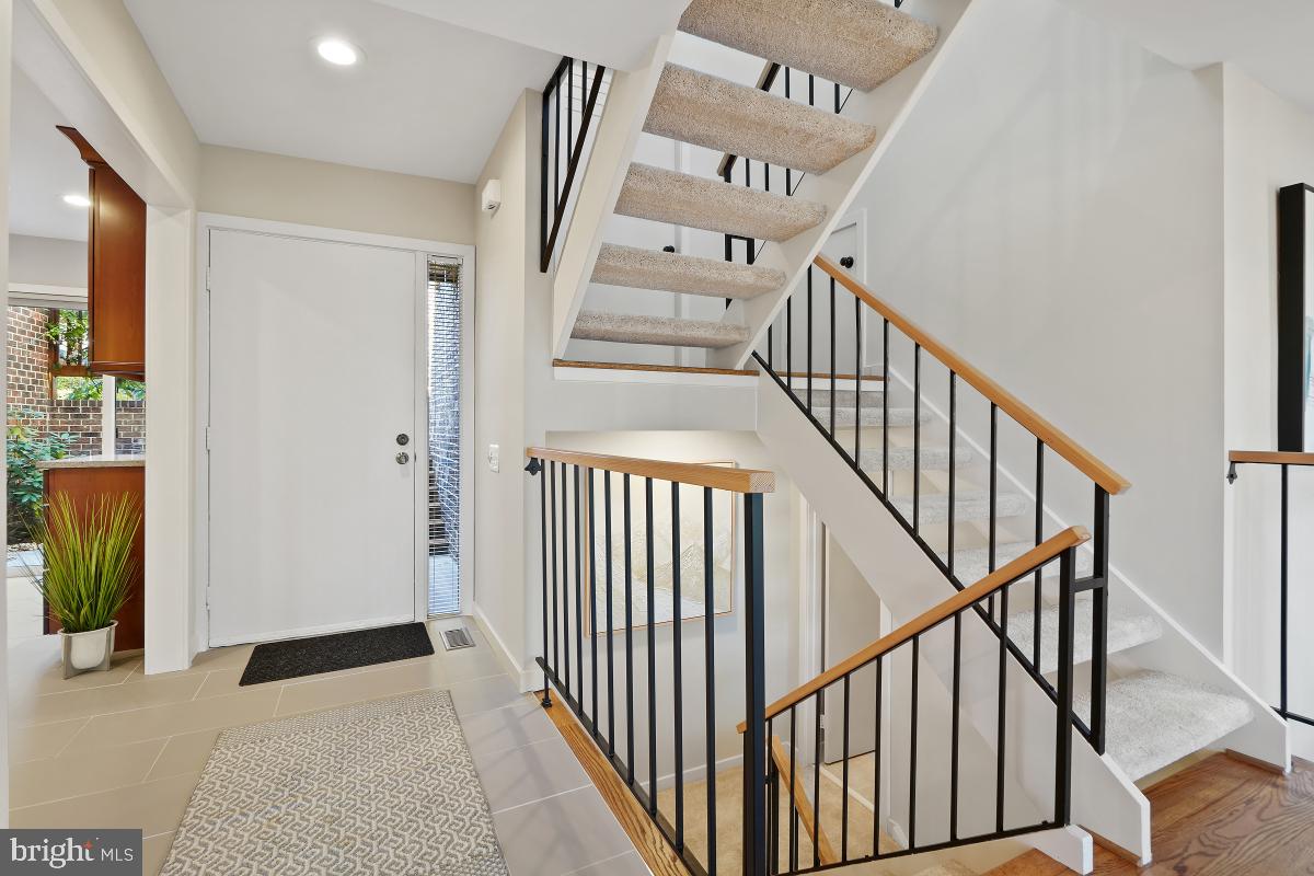 2181 Cabots Point Lane Reston, VA 20191 - Photo 7 of 45