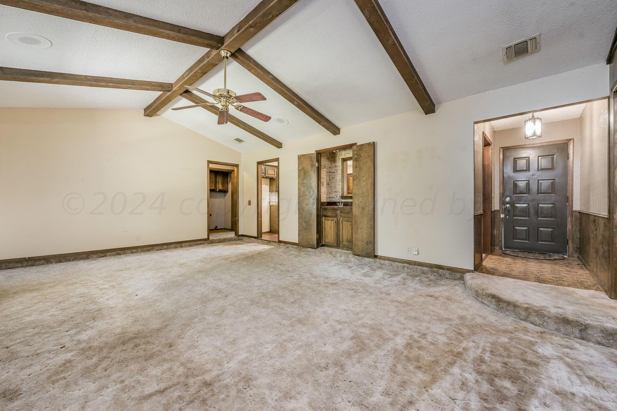 6706 Garwood Road Amarillo, TX 79109 - Photo 8 of 24 Living Room-3