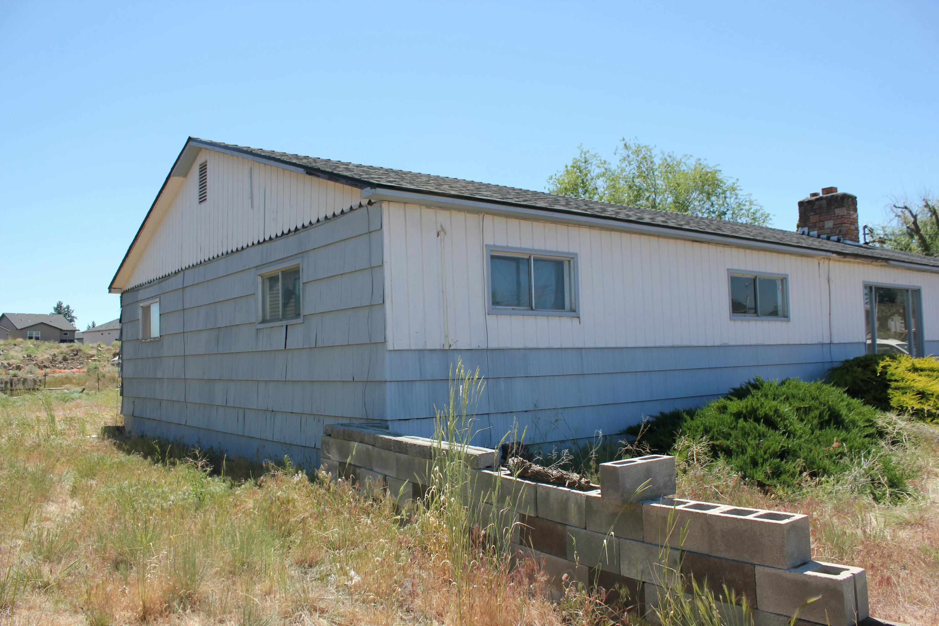 615 Southeast Reed Market Road Bend, OR 97702 - Photo 3 of 25 IMG_8154