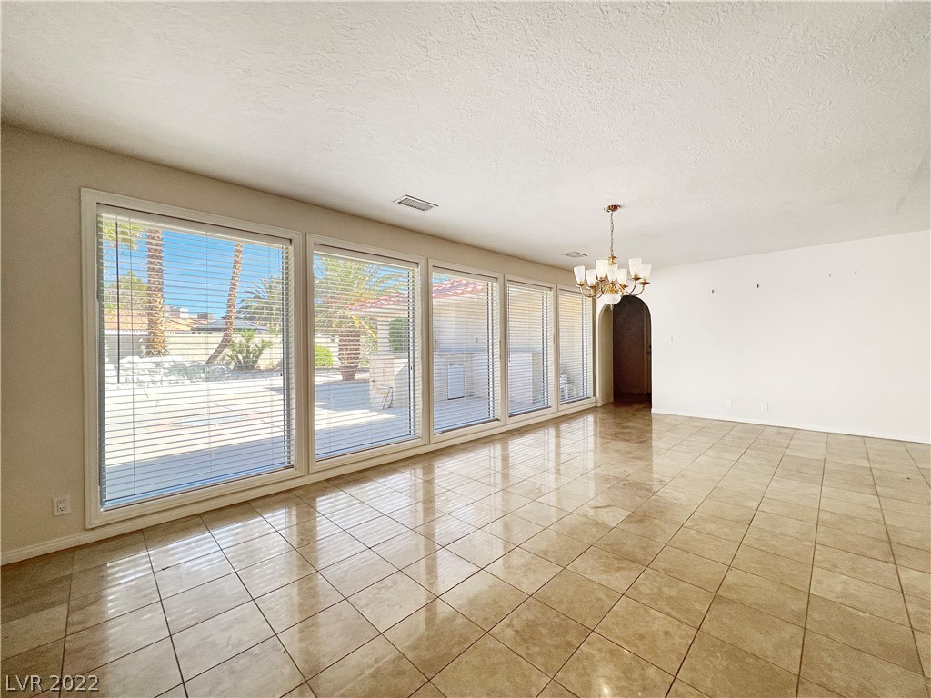 3155 South Lindell Road Las Vegas, NV 89146 - Photo 8 of 46 Gallery Image 8