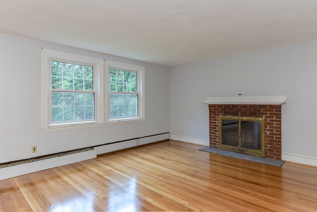 37 Spring Road Weston, MA 02493 - Photo 4 of 27