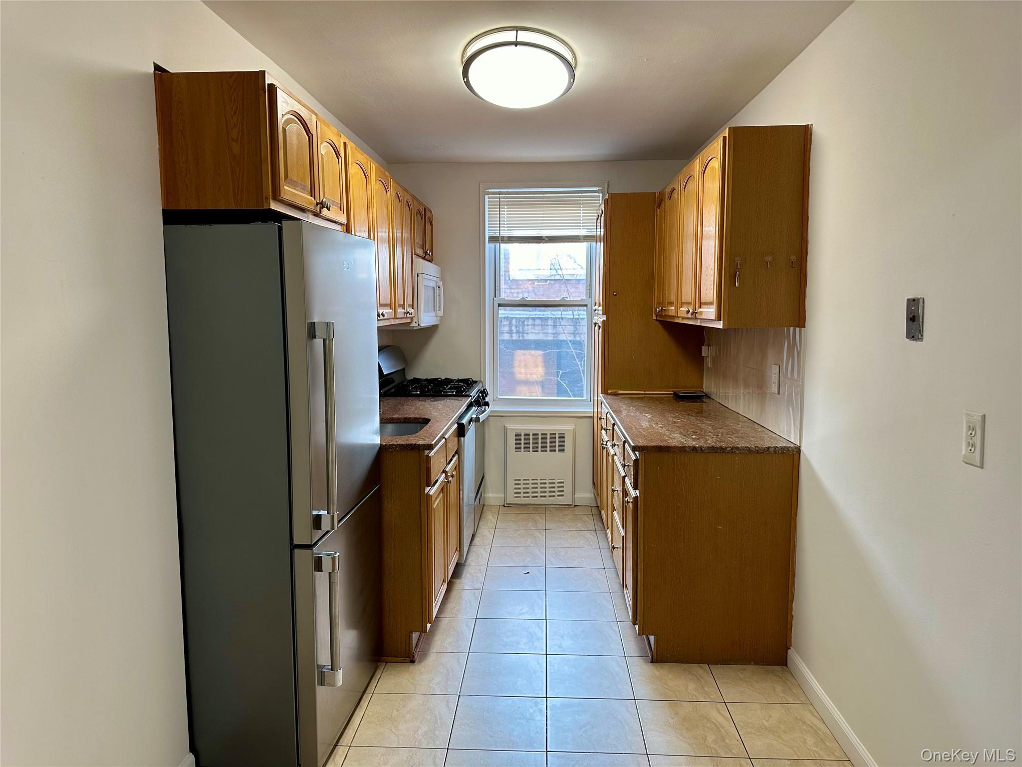 36 Barstow Road, Unit 2D Great Neck, NY 11021 - Photo 5 of 8